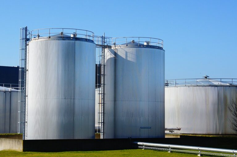 factory, storage tank, chemistry-644982.jpg